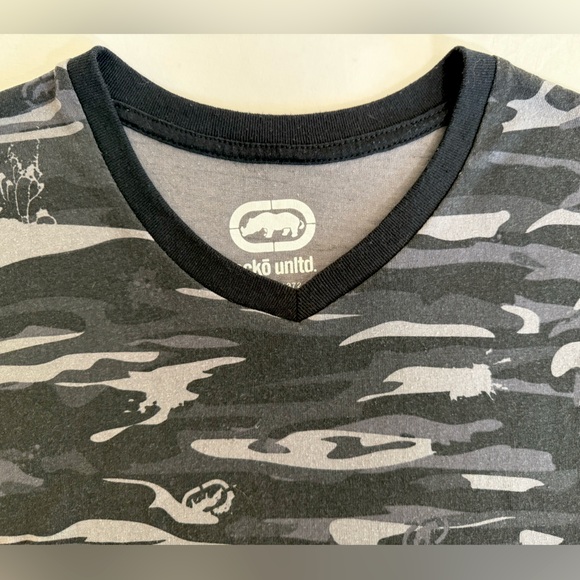 ECKO Unltd Men's Short Sleeve T-Shirt Graphic Tee Gray Black Camo Large V-Neck - Picture 5 of 12